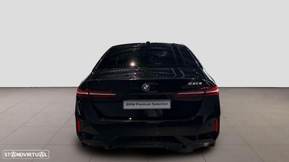 BMW 530 e Pack Desportivo M - 5