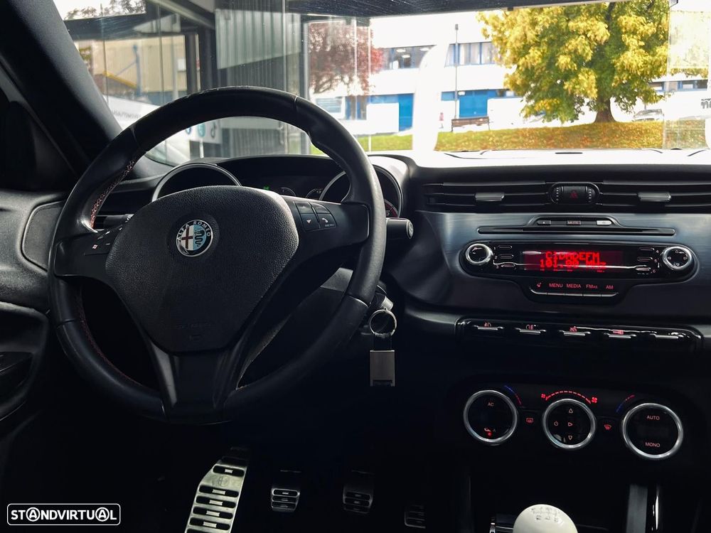 Alfa Romeo Giulietta 1.6 JTDm Distinctive - 22