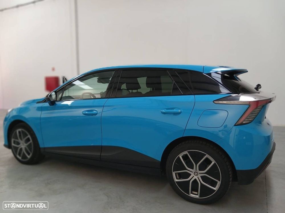 MG MG4 64 kWh Luxury - 11