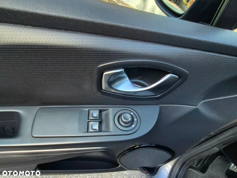 Renault Clio 1.2 16V Limited - 23
