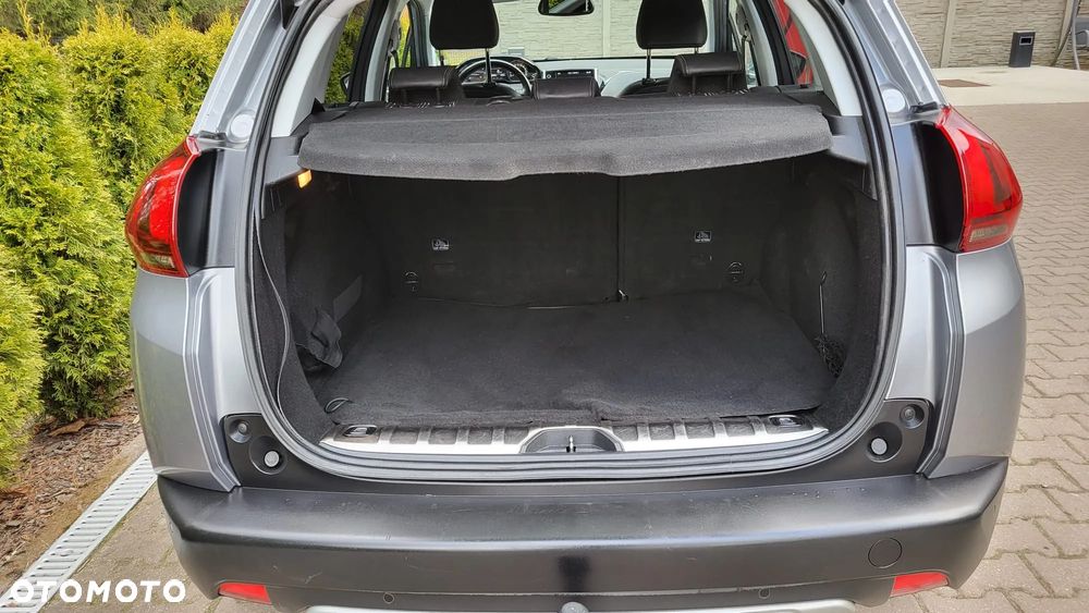 Peugeot 2008 1.2 Pure Tech Allure S&S - 13
