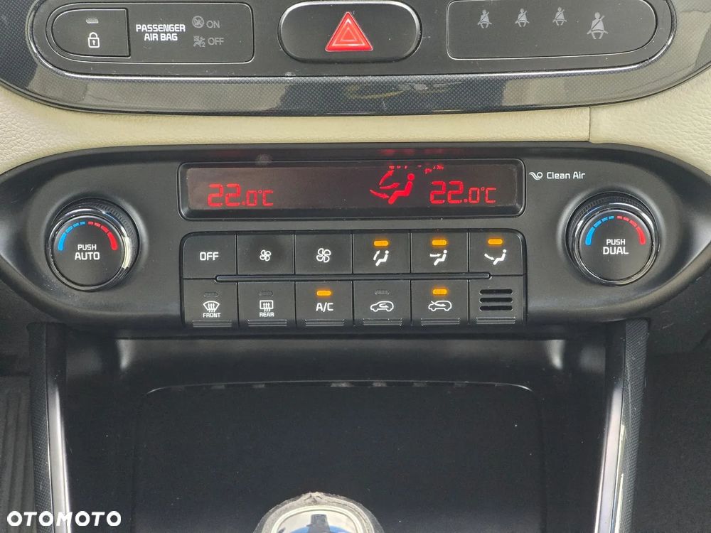Kia Carens 1.7 CRDi 136 Fifa World Cup Edition - 22