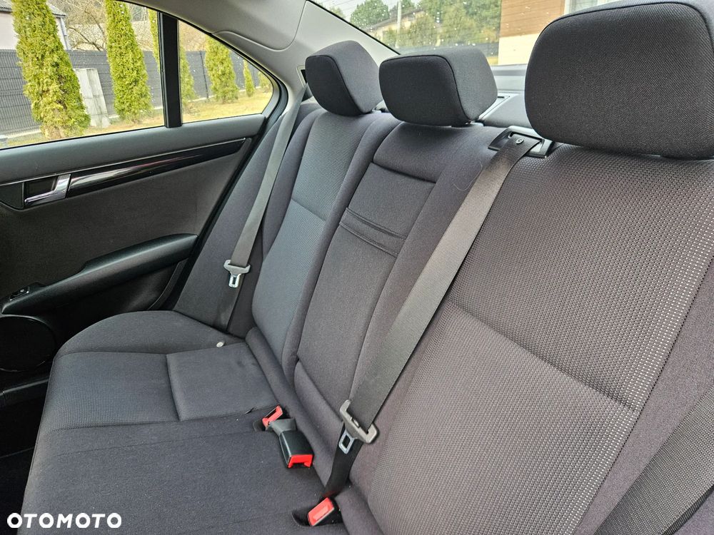 Mercedes-Benz Klasa C 180 K BlueEff Elegance - 35