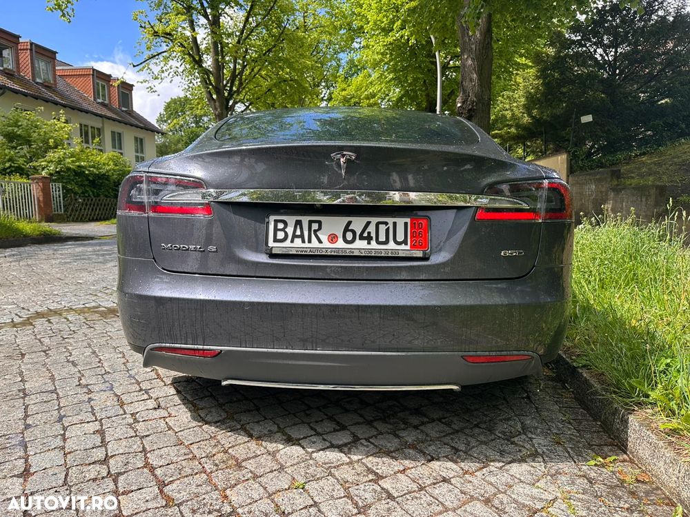 Tesla Model S - 2