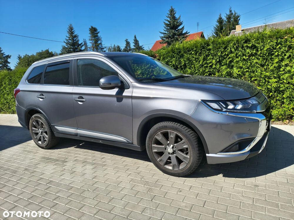 Mitsubishi Outlander - 2