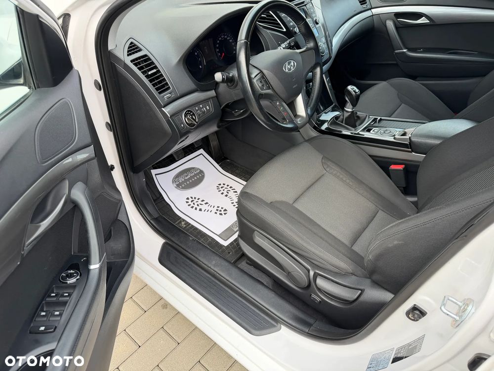 Hyundai i40 Kombi blue 1.6 Classic - 16