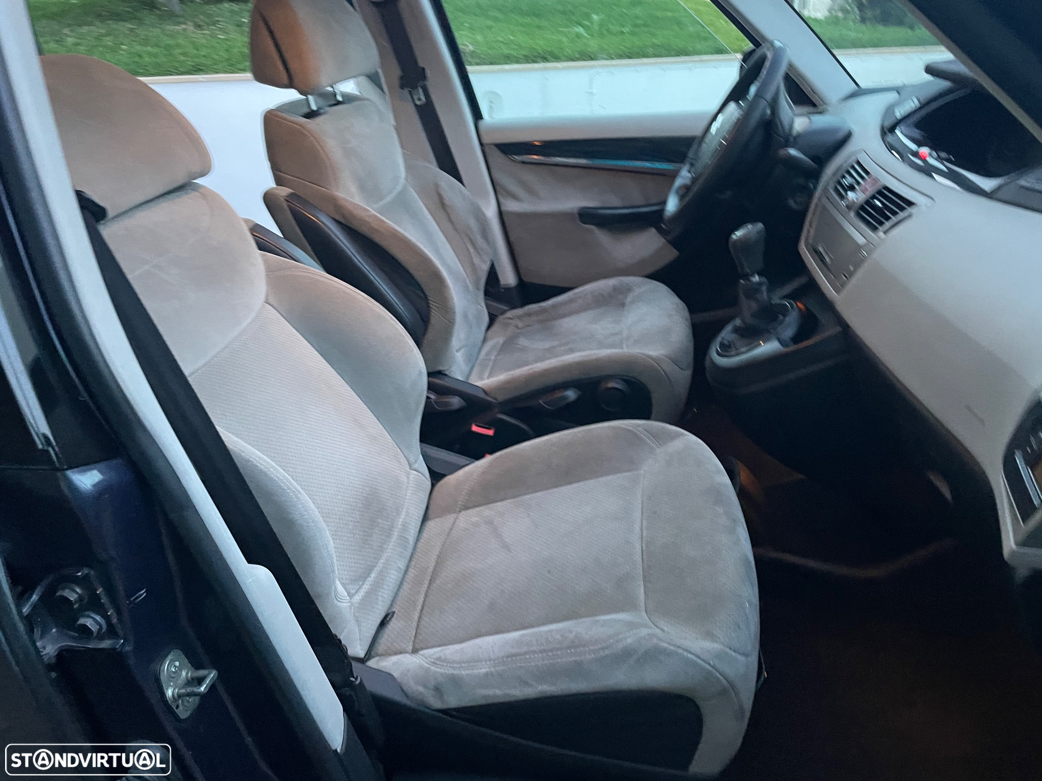Citroën C4 Grand Picasso - 25
