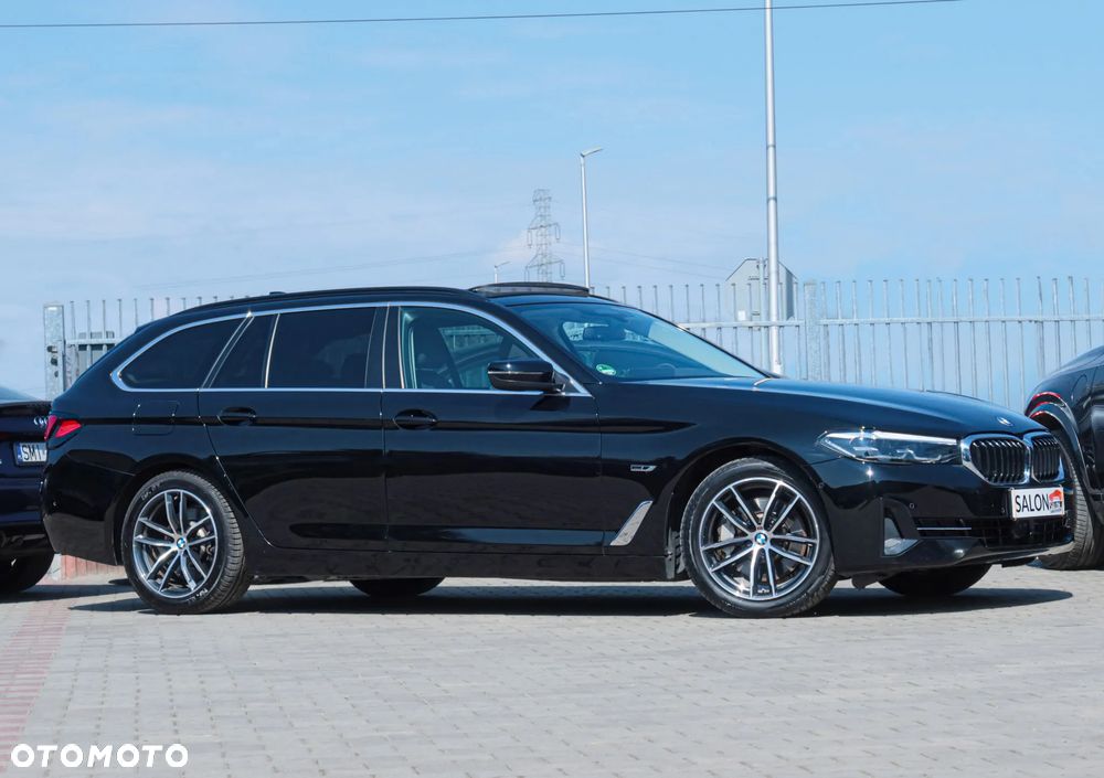 BMW Seria 5 530e sport - 33