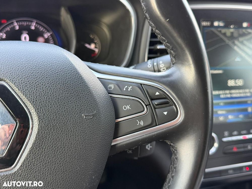 Renault Megane ENERGY TCe 140 EDC BOSE EDITION - 35
