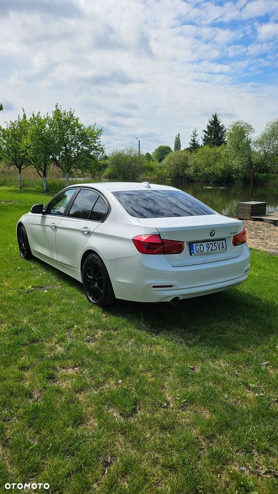 BMW Seria 3 318i - 4
