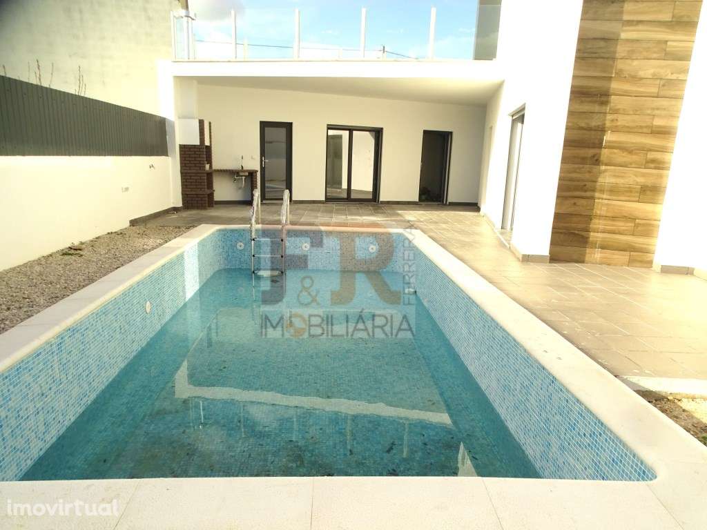 Moradia Isolada Duplex T5 Piscina e Terraço em Azeitão - Grande imagem: 3/52