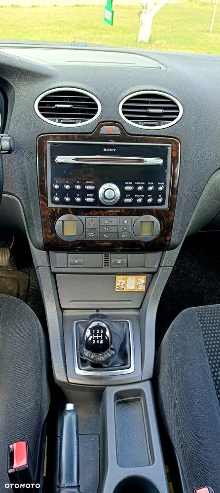 Ford Focus 1.6 Ti-VCT Ghia - 12