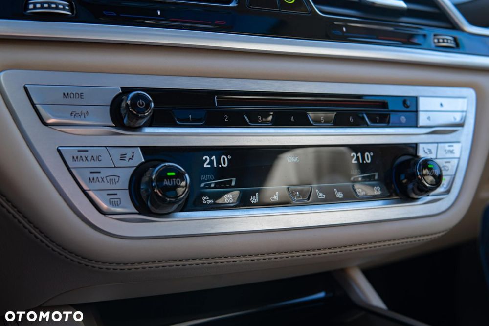 BMW Seria 7 M760Li xDrive - 23
