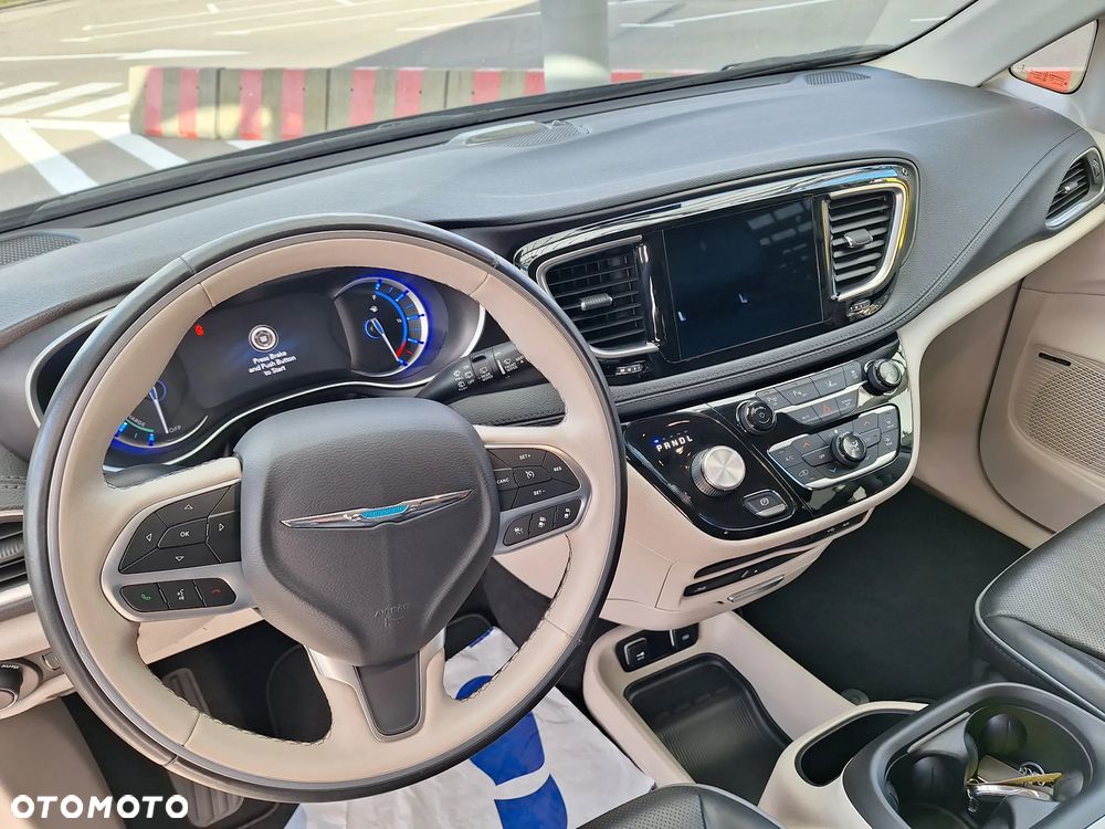 Chrysler Pacifica - 21