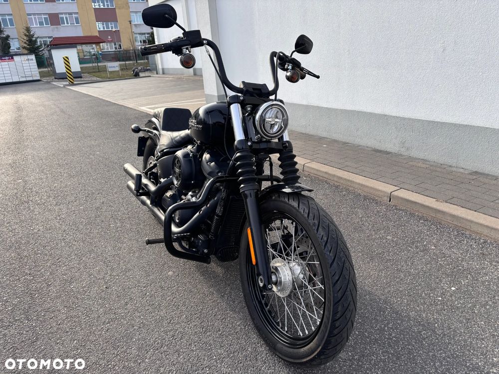 Harley-Davidson Softail Street Bob - 11