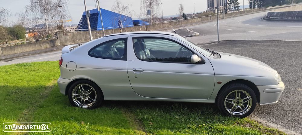 Renault Mégane Grand Coupe - 4