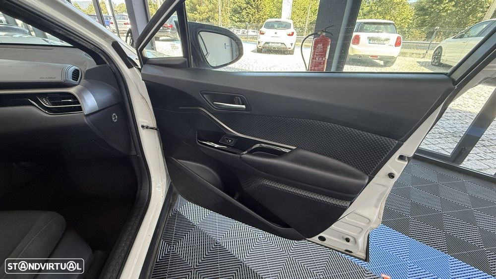 Toyota C-HR 1.8 Hybrid Square Collection - 19