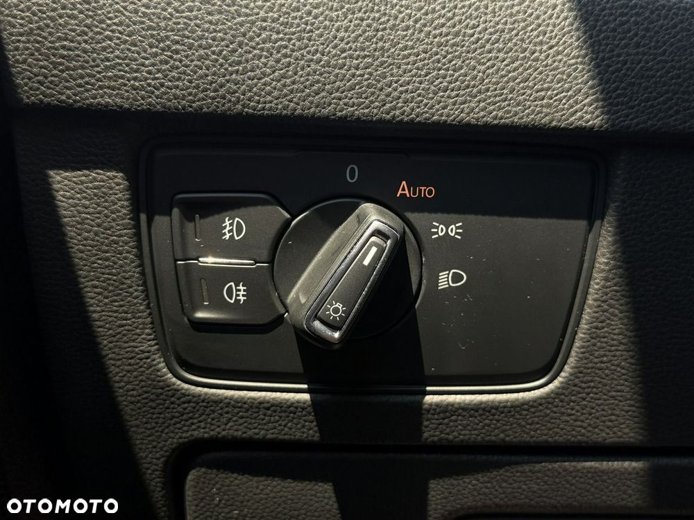 Volkswagen Passat 1.5 TSI EVO Business - 31