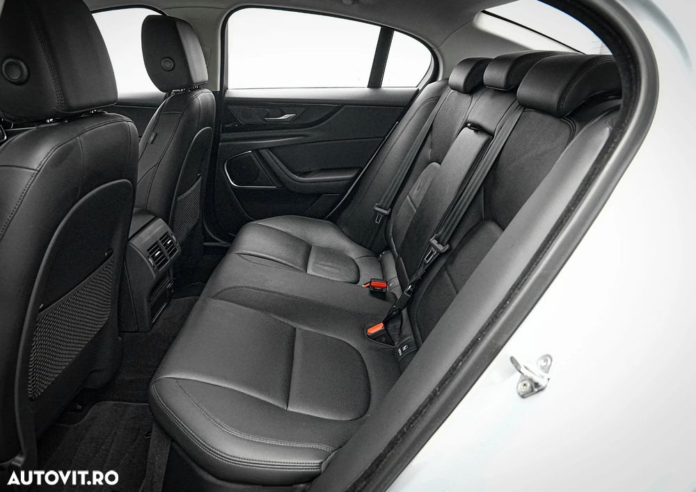 Jaguar XE D200 Aut. R-Dynamic HSE - 16