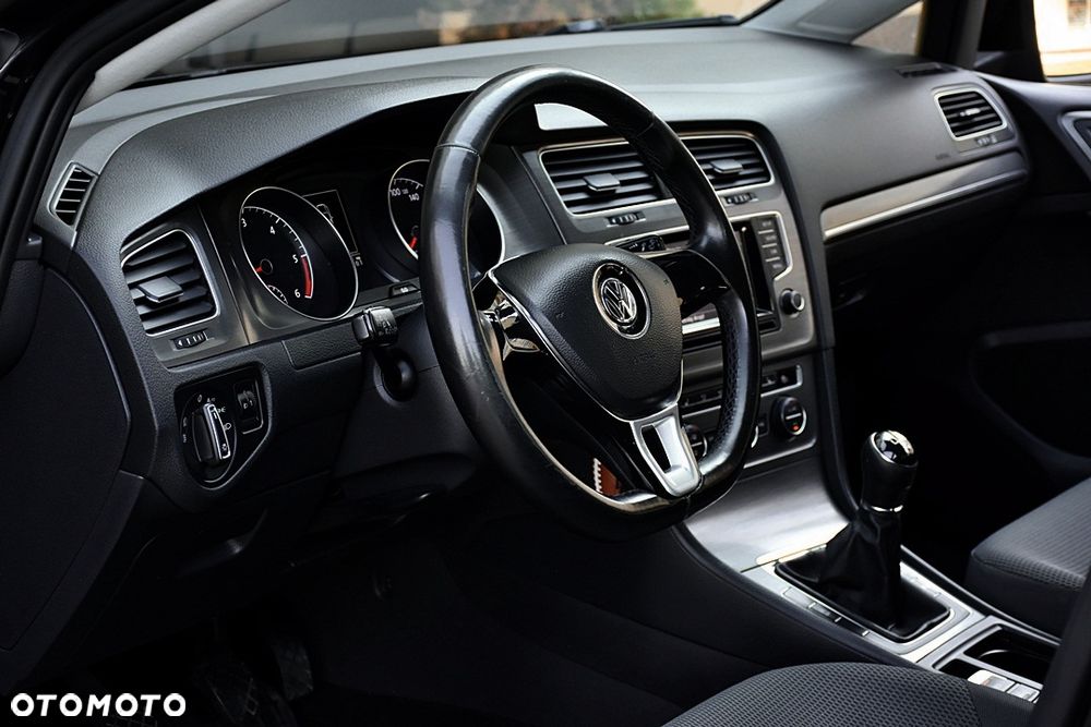 Volkswagen Golf 1.6 TDI DPF BlueMotion - 28