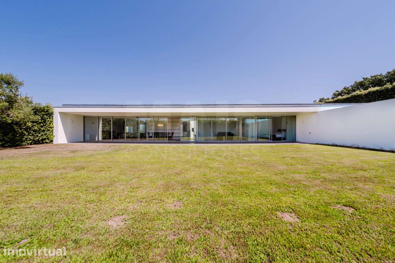 Moradia T4 com piscina inserida num Resort em lote com 1191m2 - Grande imagem: 2/38