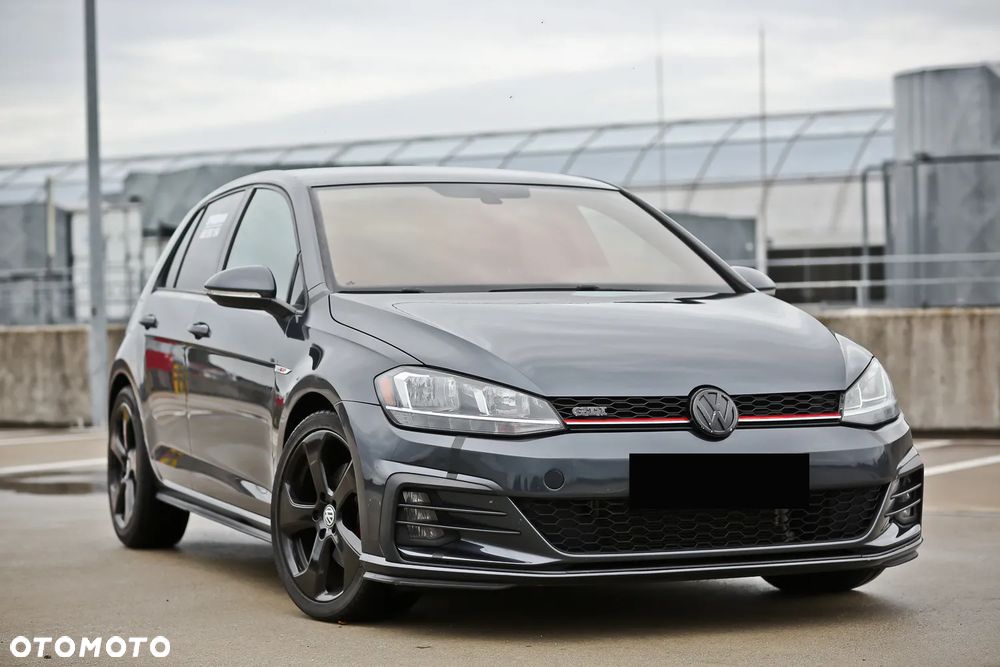 Volkswagen Golf - 2
