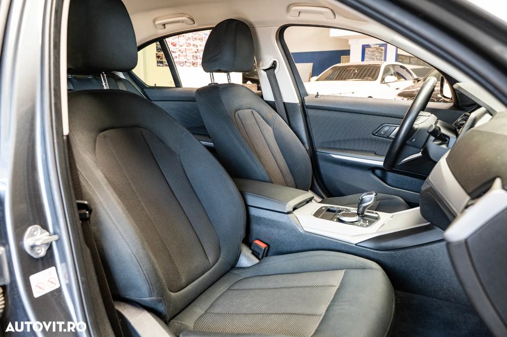 BMW Seria 3 320d xDrive Aut. - 29