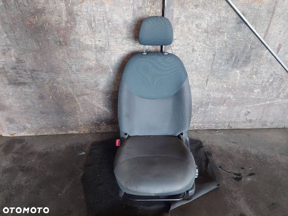 FOTEL LEWY PRZÓD TOYOTA YARIS I 5D - 1