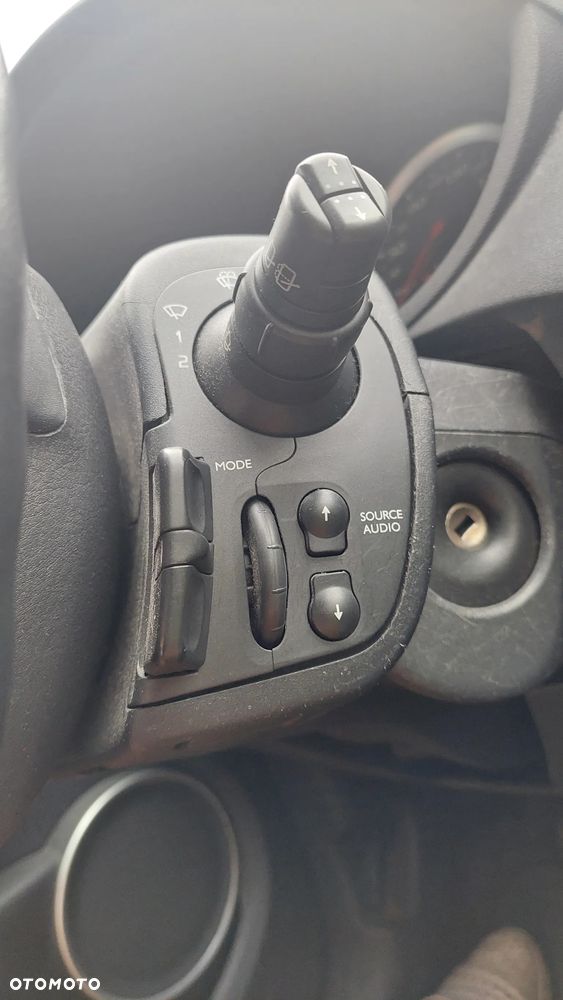 Renault Clio 1.2 16V 75 TomTom Edition - 6