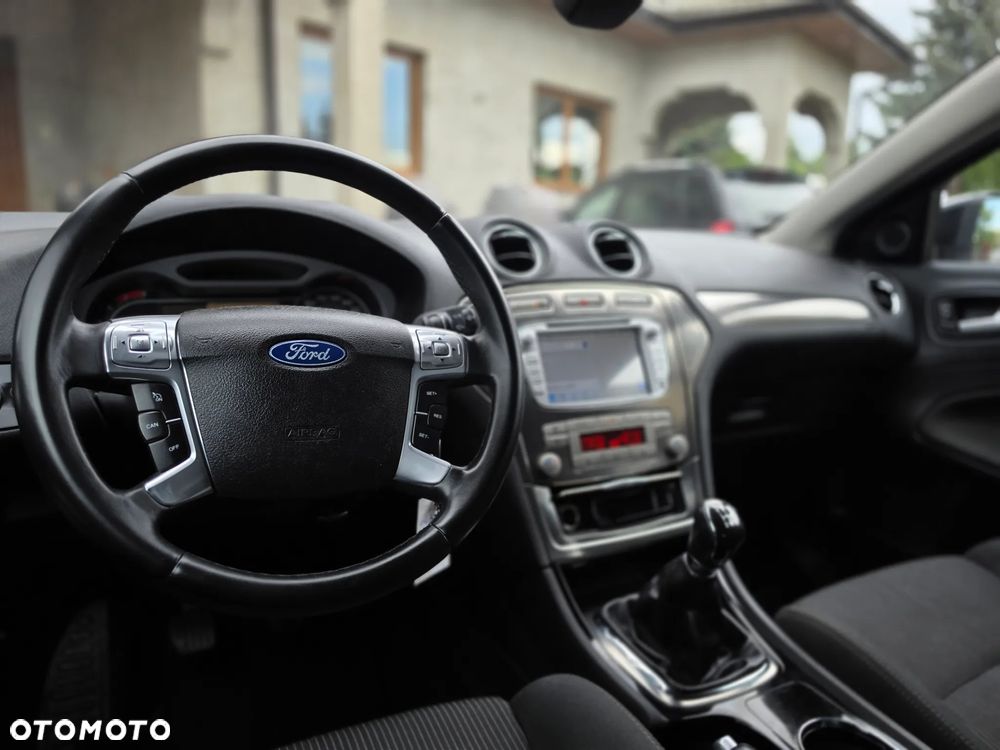Ford Mondeo - 32