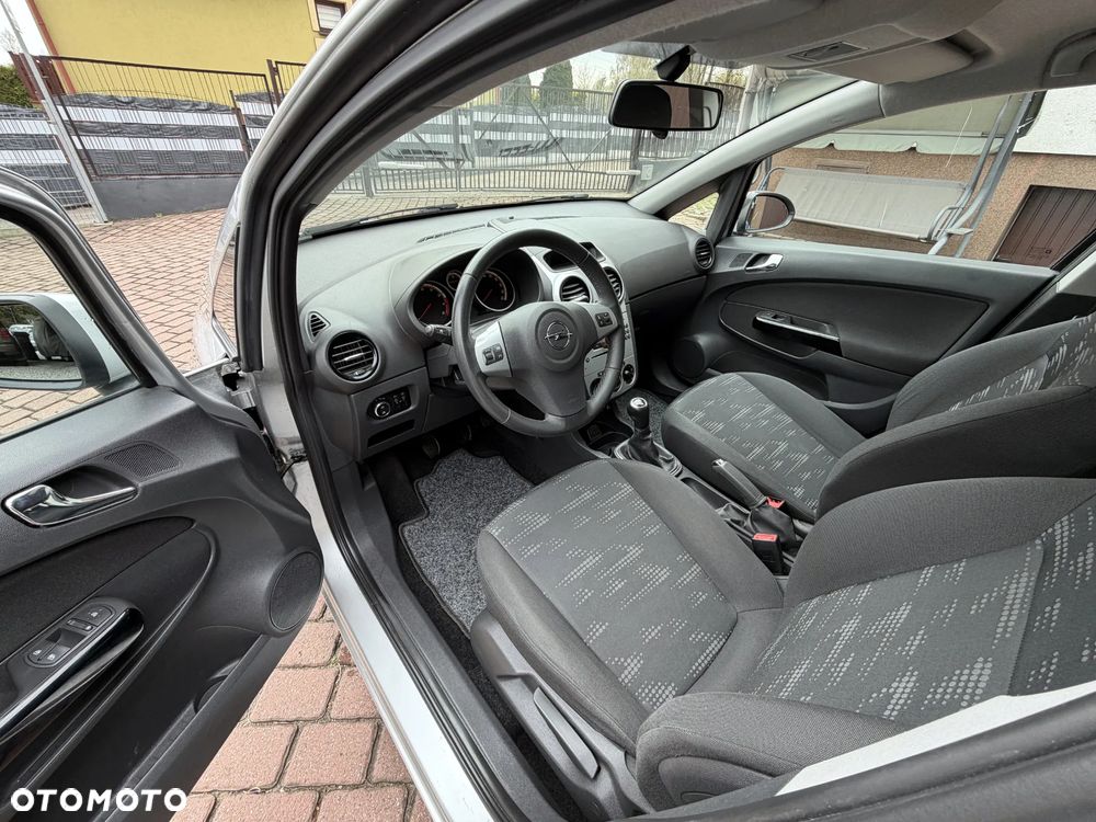 Opel Corsa 1.2 16V Essentia - 17