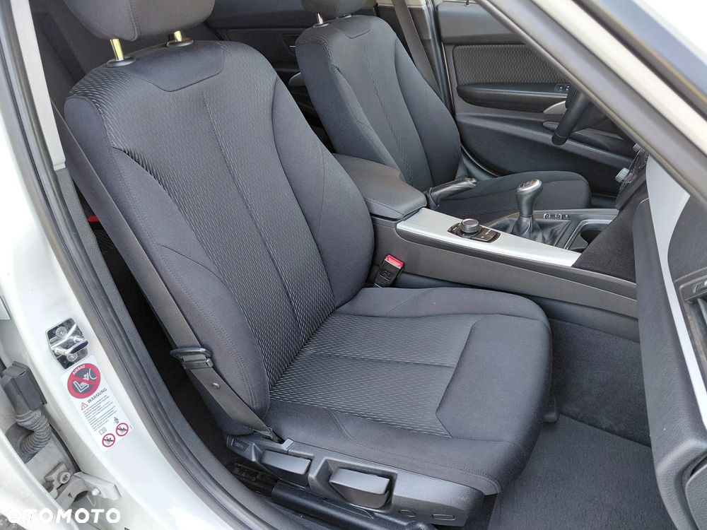 BMW Seria 3 320i Sport Line - 9