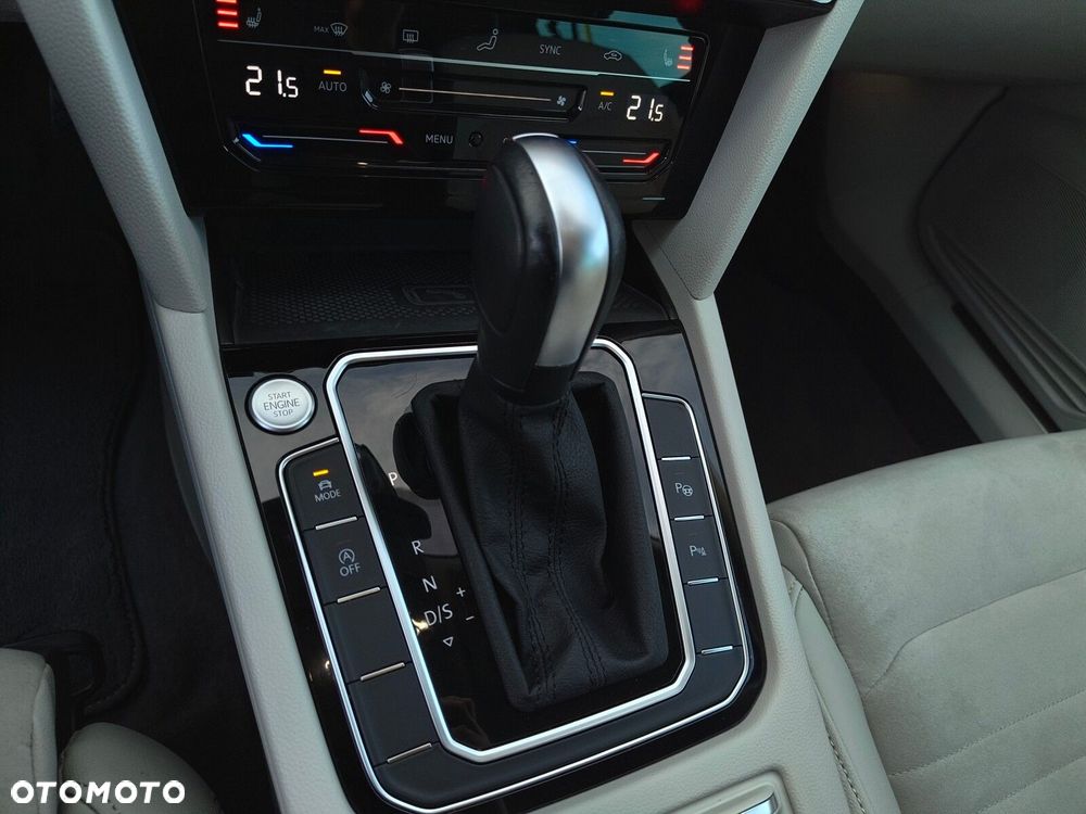 Volkswagen Passat 2.0 TDI Elegance DSG - 32