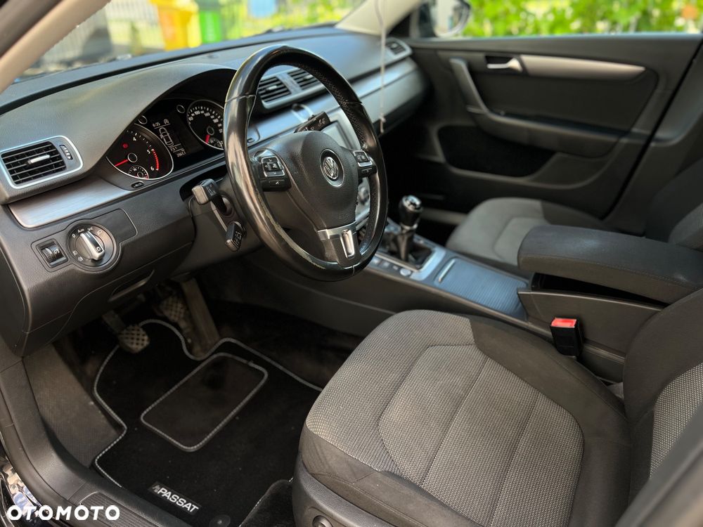 Volkswagen Passat 2.0 TDI Comfortline - 8
