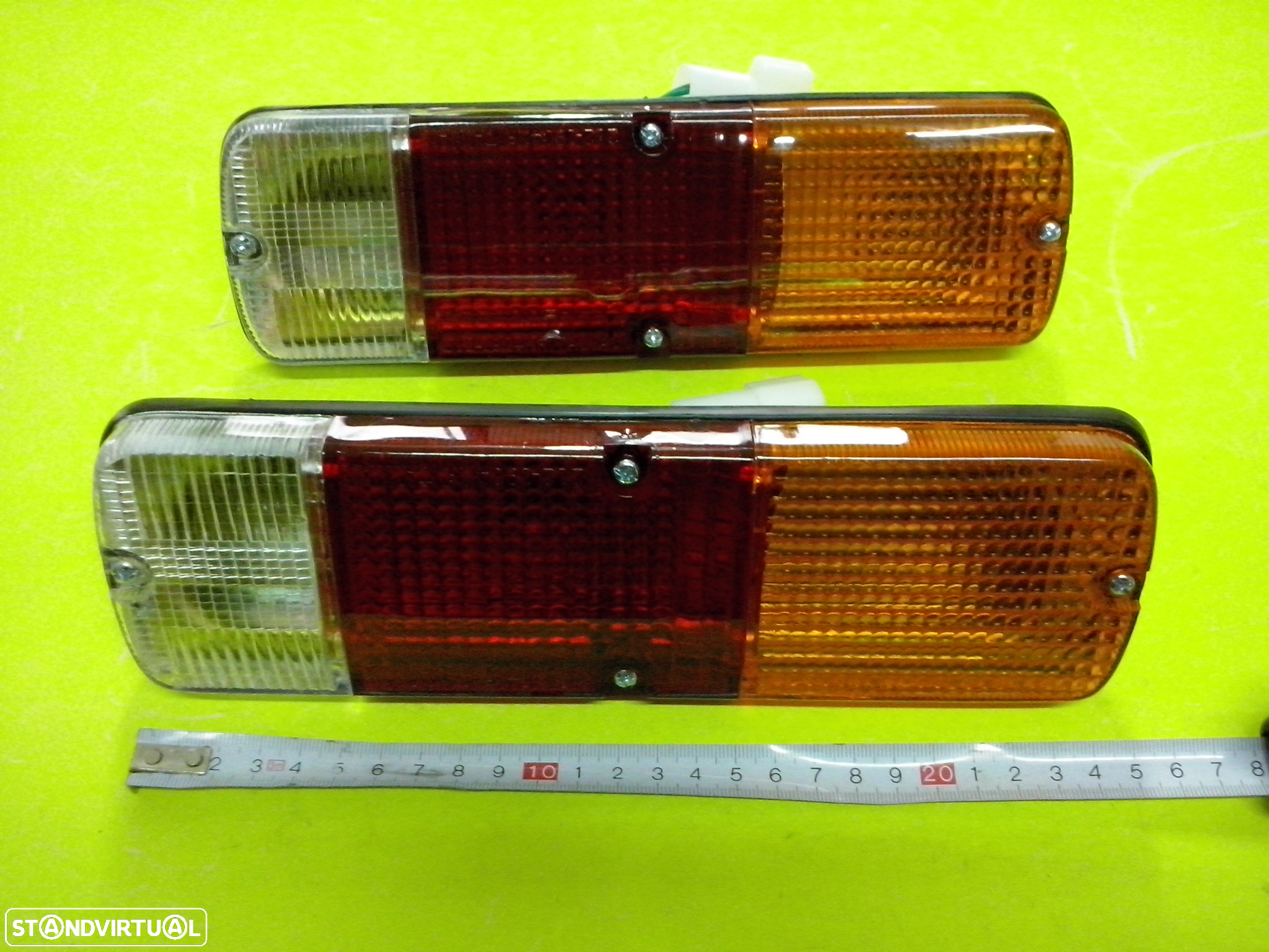 Farolins traseiros Toyota Land Cruiser BJ40 Hiace LH11 Hilux NOVOS - 2