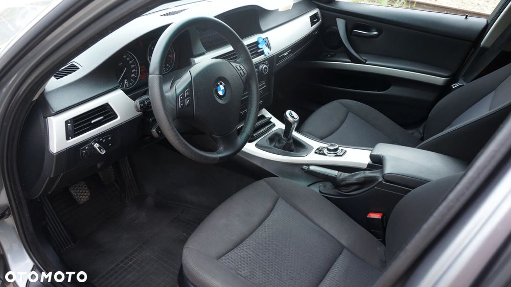 BMW Seria 3 318d DPF - 8