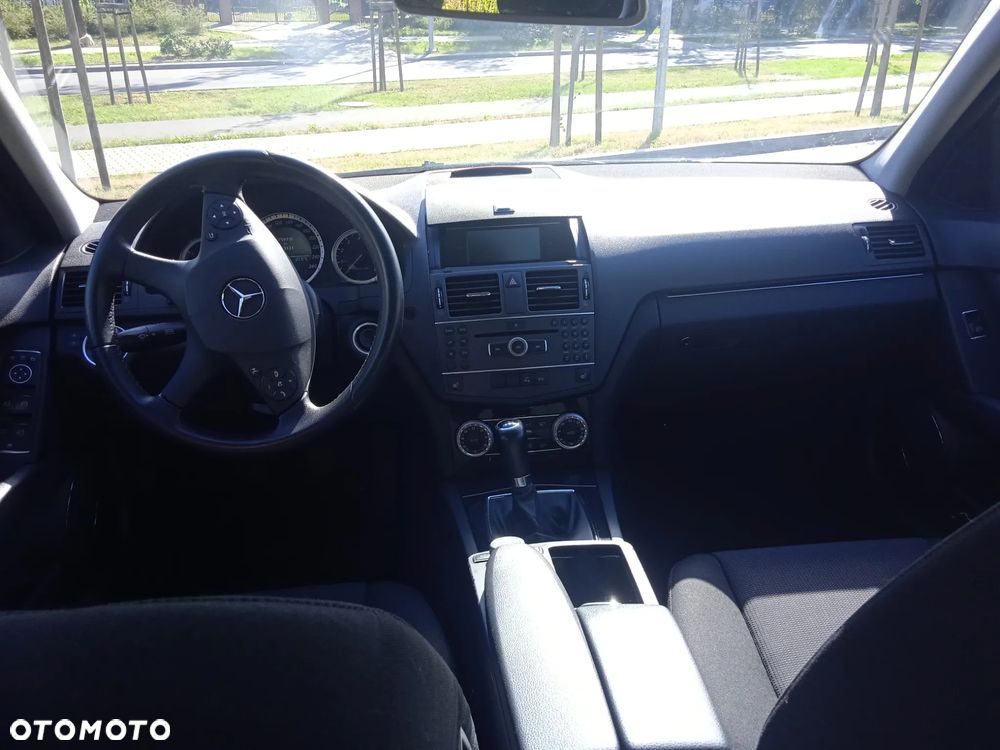 Mercedes-Benz Klasa C 180 BlueEFFICIENCY Elegance - 20