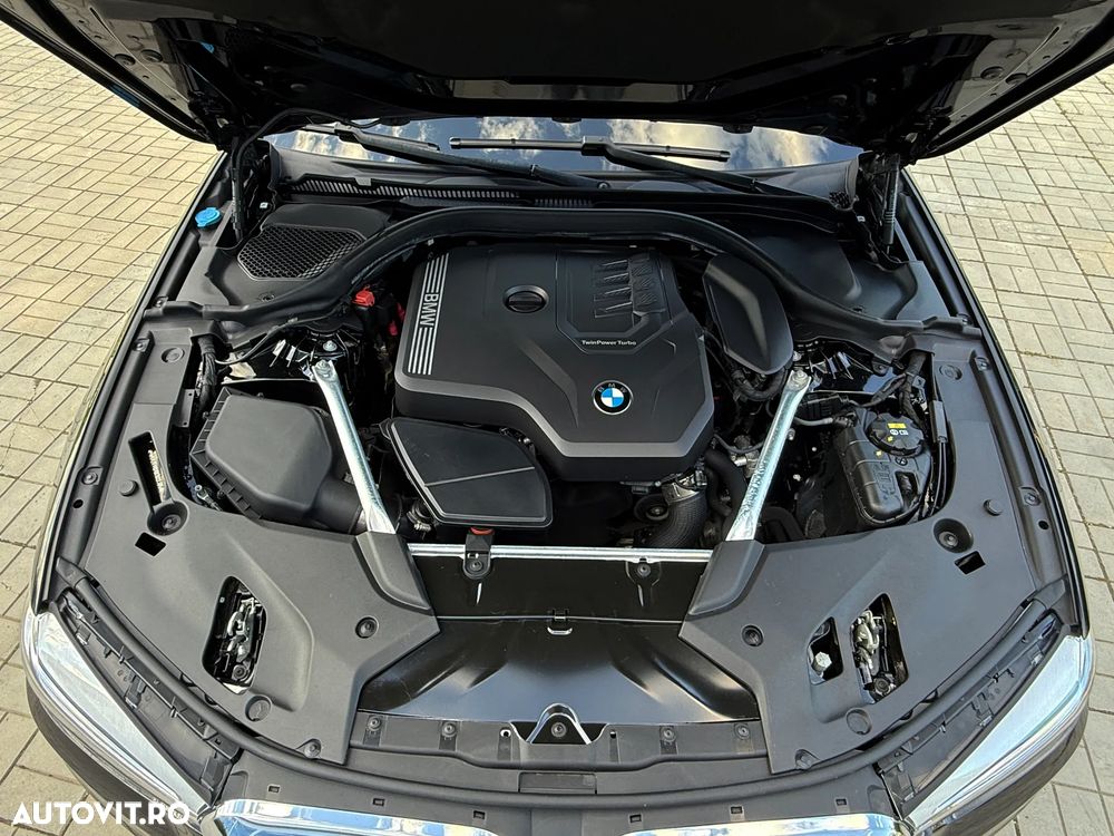 BMW Seria 5 520i Aut. Luxury Line - 23