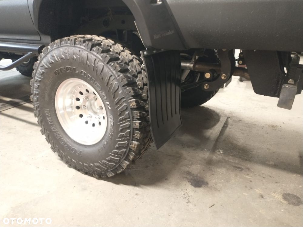 Toyota Hilux 4WD SR5 - 39