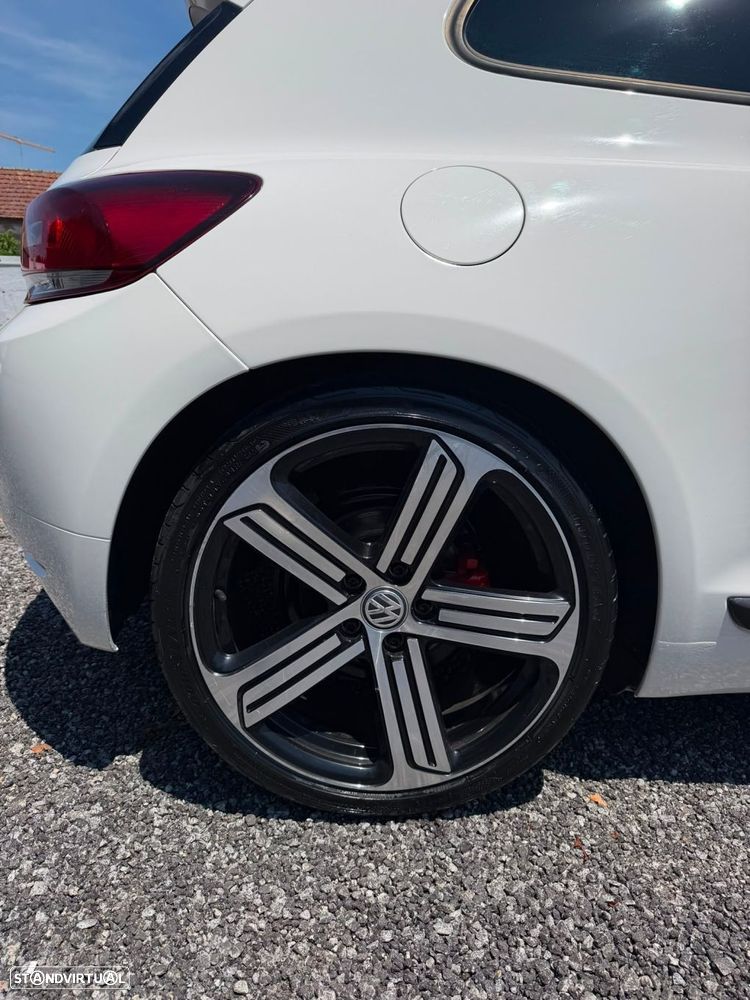 VW Scirocco 2.0 TDI Sport DSG - 13