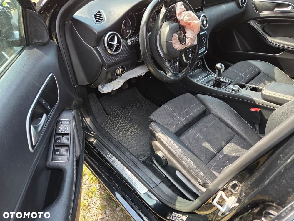 Mercedes-Benz Klasa A 180 (BlueEFFICIENCY) - 11