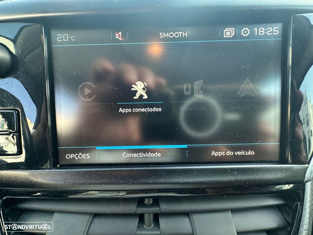 Peugeot 2008 1.2 PureTech Style EAT6 — fotografia 18