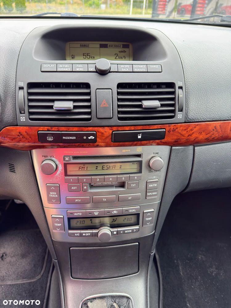 Toyota Avensis ver-2-2-d--4d-sol - 11