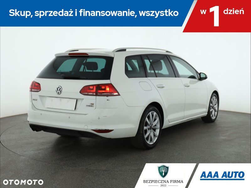 Volkswagen Golf - 6