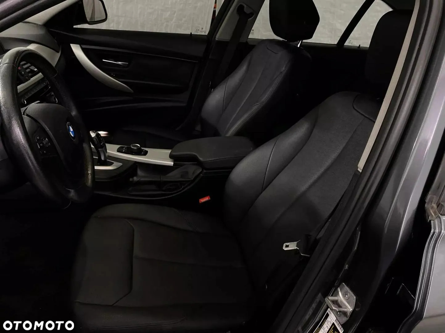 BMW Seria 3 320i - 9