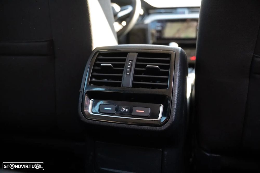 VW Passat Variant 2.0 TDi Elegance DSG - 30