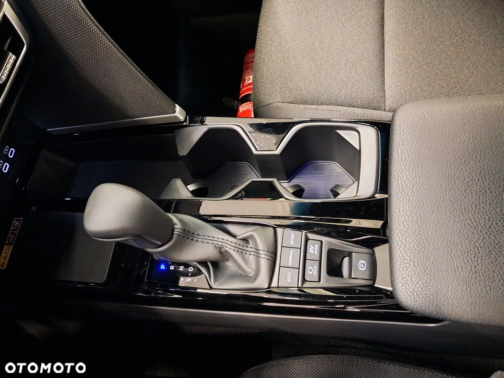Toyota Camry 2.5 Hybrid Dynamic Force Comfort e-CVT - 23