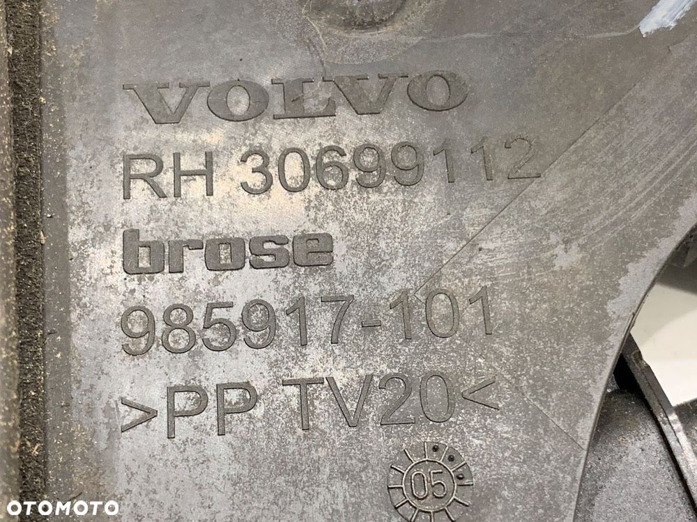 ZAMEK DRZWI PRAWY TYŁ  VOLVO V50 (545) 2003 - 2012 2.0 D 100 kW [136 KM] olej napędowy 2004 - 2010 - 4