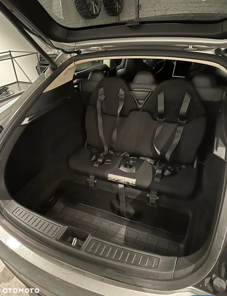 Tesla Model S 85 - 11