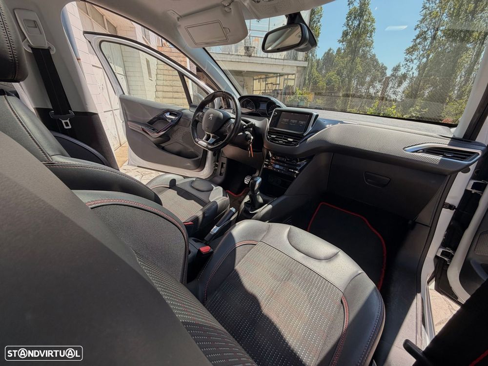 Peugeot 208 1.2 PureTech GT Line - 25